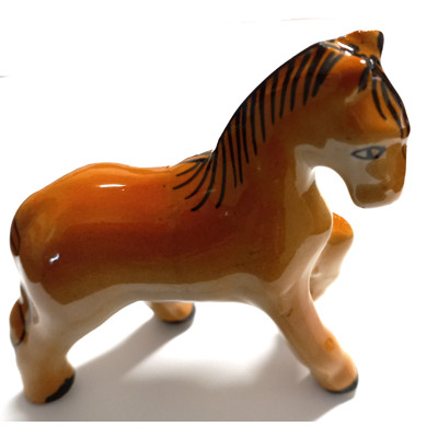 Keramika kůň