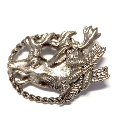 27. Jelen v kruhu, šišky